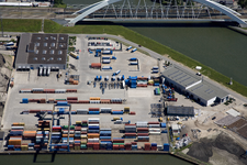 801407 Luchtfoto van de Container Terminal Utrecht (CTU, Isotopenweg 33) te Utrecht.
